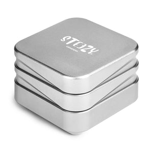 STEEZY® 4+1 | High Class Grinder | 63mm | 4-teilig Kräutermühle | quadratisch | CNC-gefräste Aluminiumlegierung | Neodym Magnetverschluss | Inklusive Pinsel & Klopfband "Cool Silver"