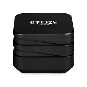 STEEZY® 4+1 | High Class Grinder | 63mm | 4-teilig Kräutermühle | quadratisch | CNC-gefräste Aluminiumlegierung | Neodym Magnetverschluss | Inklusive Pinsel & Klopfband "Black Beauty"