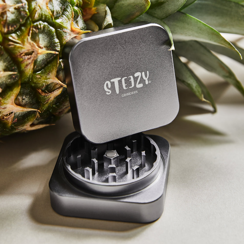 
            
                Load image into Gallery viewer, STEEZY® Pocket Grinder | 55mm | 2-piece (Cool Gray)
            
        