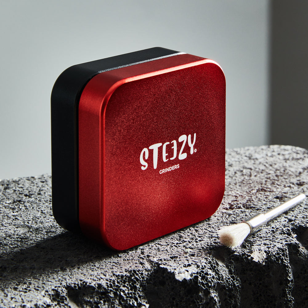 
            
                Load image into Gallery viewer, STEEZY® Pocket Grinder STEEZY COLOR EDITION | 55mm | 2-teilig &amp;quot;Black Scarlett&amp;quot;
            
        